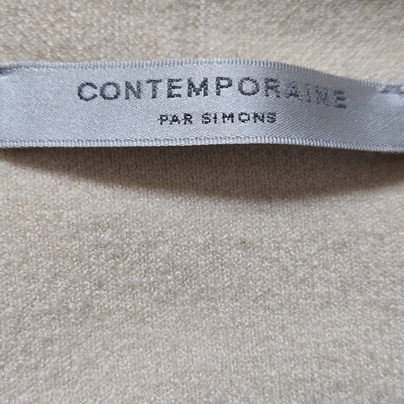 Contemporaine  Cream Cardigan V Necj Sweater. Size XS - Picture 6 of 10